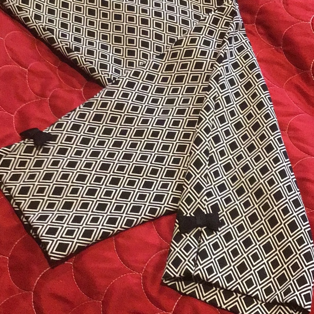 - Black and White Diamond Checked Pants